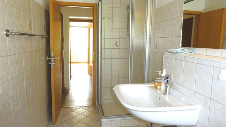 KIEL-ELLERBEK: Bezugsfreie und toll renovierte 3-Zimmer-ETW mit Balkon OTTO STÖBEN GMBH