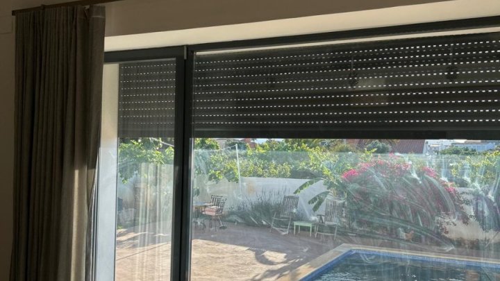Schöne komplett und hochwertig renovierte Steinfassaden Finca mit Pool, Garagen u. vielen Extras