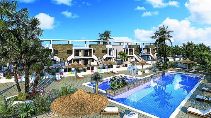 Appartements mit 2 Schlafzimmern und 2 Bädern in abgeschlossener Anlage mit Gemeinschaftspools nur 600 m vom Strand