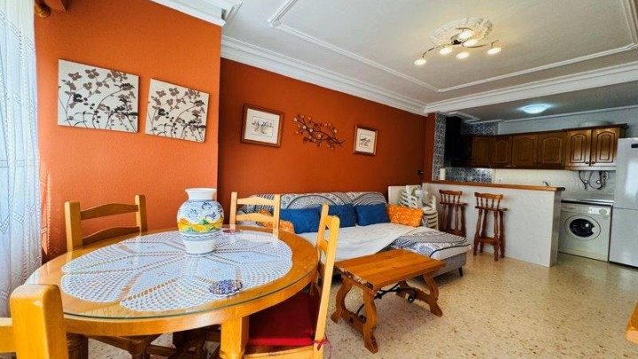 Appartement mit 2 Schlafzimmern und 1 Bad im Zentrum von La Mata nur 200 m vom Strand