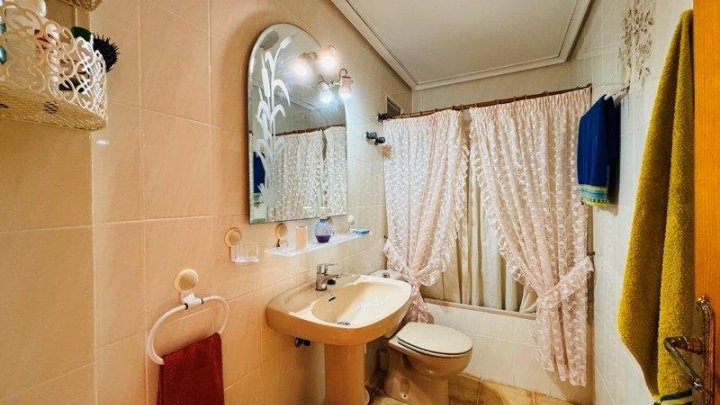 Appartement mit 2 Schlafzimmern und 1 Bad im Zentrum von La Mata nur 200 m vom Strand