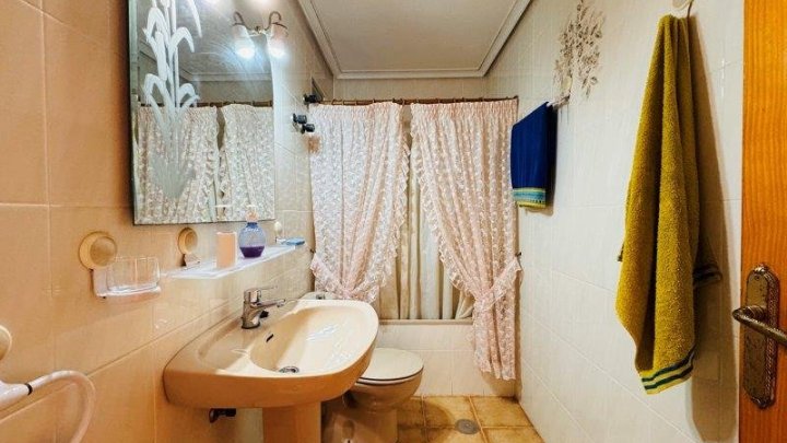 Appartement mit 2 Schlafzimmern und 1 Bad im Zentrum von La Mata nur 200 m vom Strand