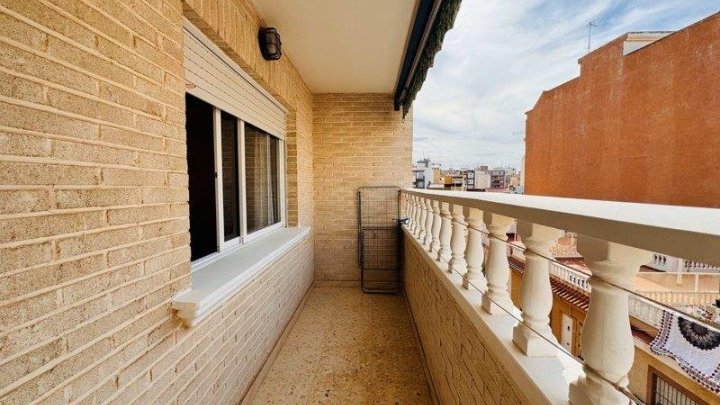 Appartement mit 2 Schlafzimmern und 1 Bad im Zentrum von La Mata nur 200 m vom Strand