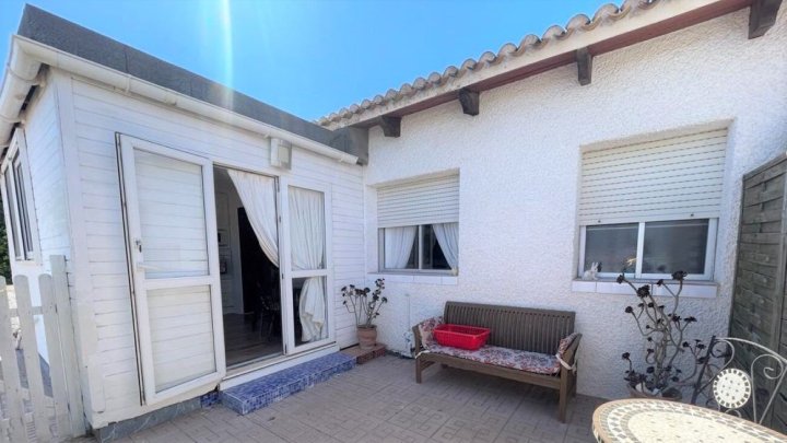 Villa mit Gästehaus, Privatpool und wunderschönem Ausblick