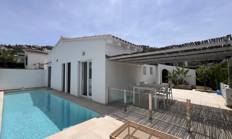 Modernisiertes Wohlfühlhaus mit Pool und Dachterrasse in der beliebten Urbanisation La Sella - Nähe Golfplatz und Meer