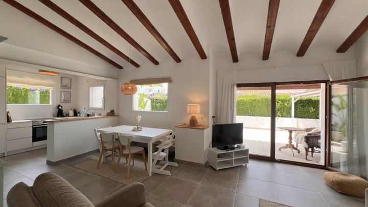 Modernisiertes Wohlfühlhaus mit Pool und Dachterrasse in der beliebten Urbanisation La Sella - Nähe Golfplatz und Meer