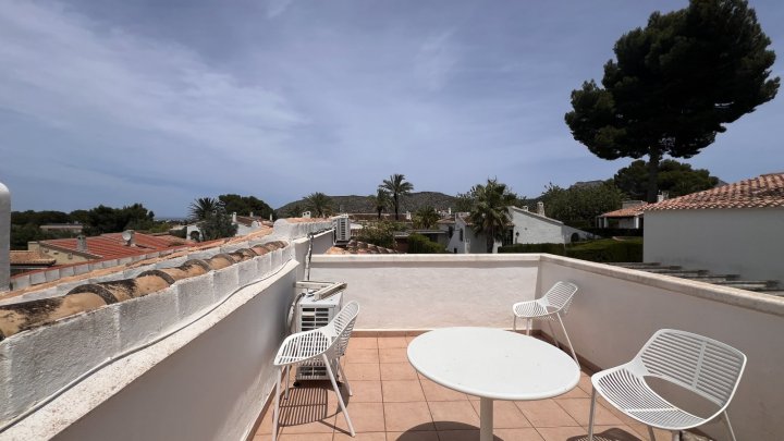 Modernisiertes Wohlfühlhaus mit Pool und Dachterrasse in der beliebten Urbanisation La Sella - Nähe Golfplatz und Meer