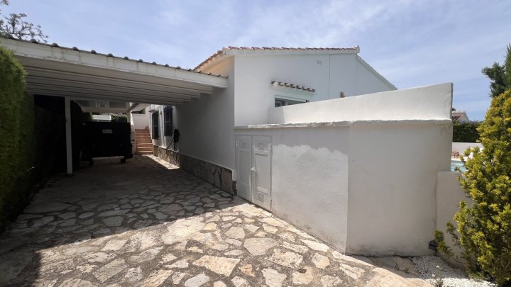 Modernisiertes Wohlfühlhaus mit Pool und Dachterrasse in der beliebten Urbanisation La Sella - Nähe Golfplatz und Meer