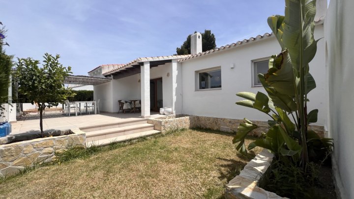 Modernisiertes Wohlfühlhaus mit Pool und Dachterrasse in der beliebten Urbanisation La Sella - Nähe Golfplatz und Meer