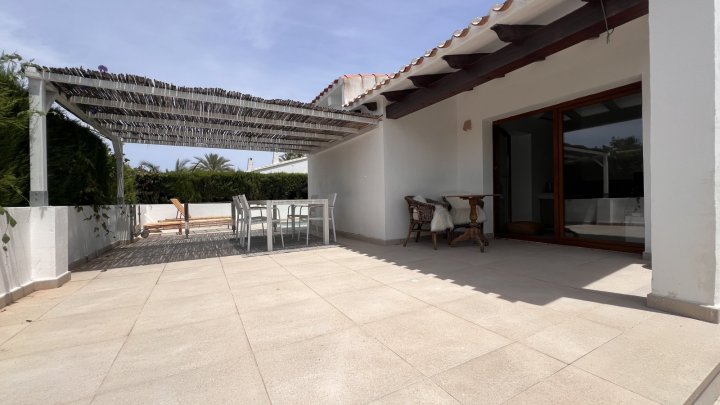Modernisiertes Wohlfühlhaus mit Pool und Dachterrasse in der beliebten Urbanisation La Sella - Nähe Golfplatz und Meer