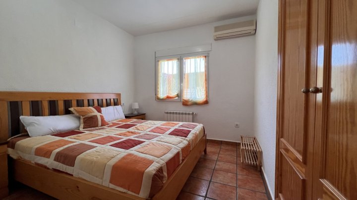 Sehr gepflegte Villa mit 3 Schlafzimmern und 3 Bädern in ruhiger Lage