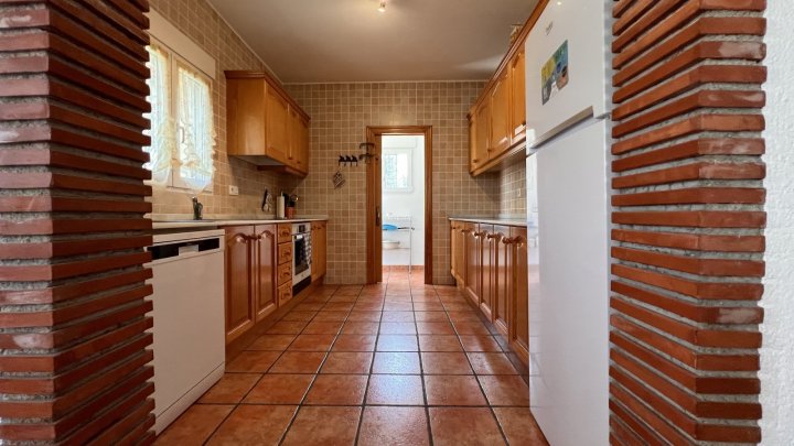 Sehr gepflegte Villa mit 3 Schlafzimmern und 3 Bädern in ruhiger Lage