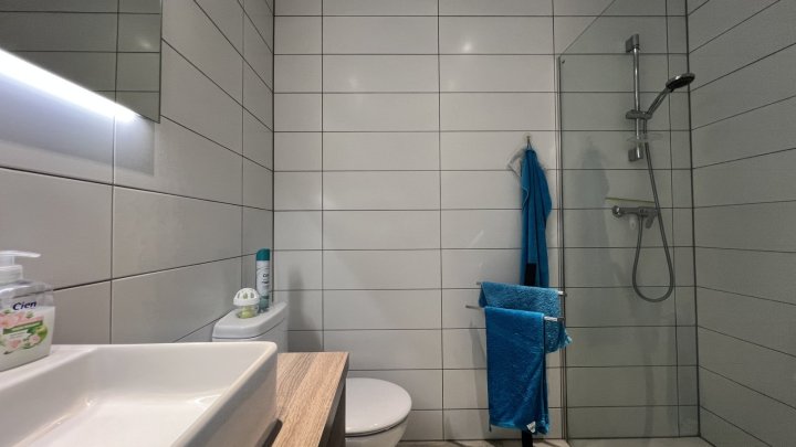 Charmante 2-Schlafzimmer-Wohnung nur 500 m vom Strand entfernt und mit Mietlizenz