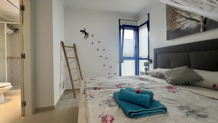 Charmante 2-Schlafzimmer-Wohnung nur 500 m vom Strand entfernt und mit Mietlizenz