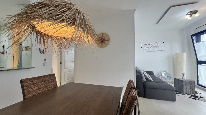 Charmante 2-Schlafzimmer-Wohnung nur 500 m vom Strand entfernt und mit Mietlizenz