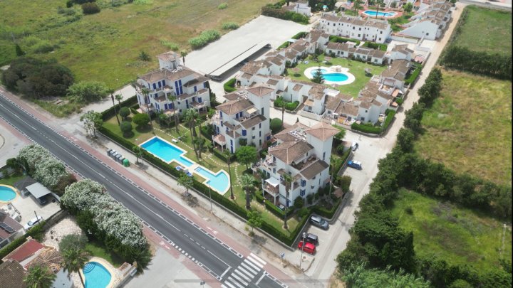 Charmante 2-Schlafzimmer-Wohnung nur 500 m vom Strand entfernt und mit Mietlizenz