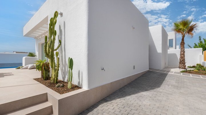 Eingeschossige Villen mit 3 Schlafzimmern, 2 Bädern, Vorinstallation Klimaanlage und Privatpool am Golfplatz von La Serena Golf