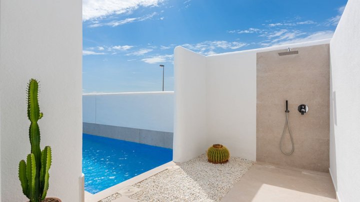 Eingeschossige Villen mit 3 Schlafzimmern, 2 Bädern, Vorinstallation Klimaanlage und Privatpool am Golfplatz von La Serena Golf