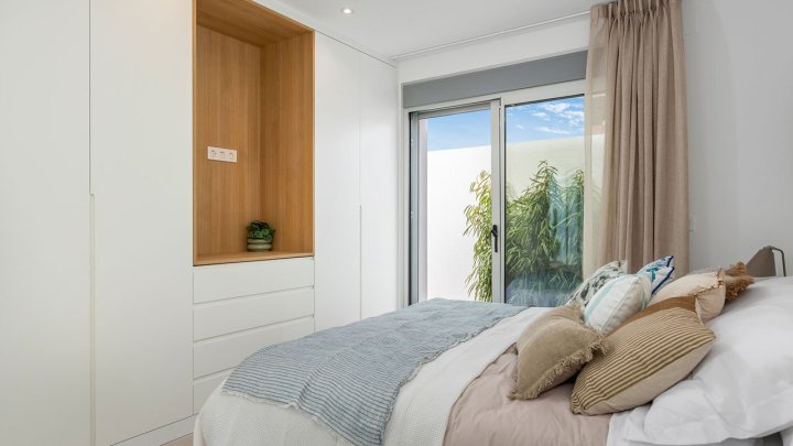 Eingeschossige Villen mit 3 Schlafzimmern, 2 Bädern, Vorinstallation Klimaanlage und Privatpool am Golfplatz von La Serena Golf