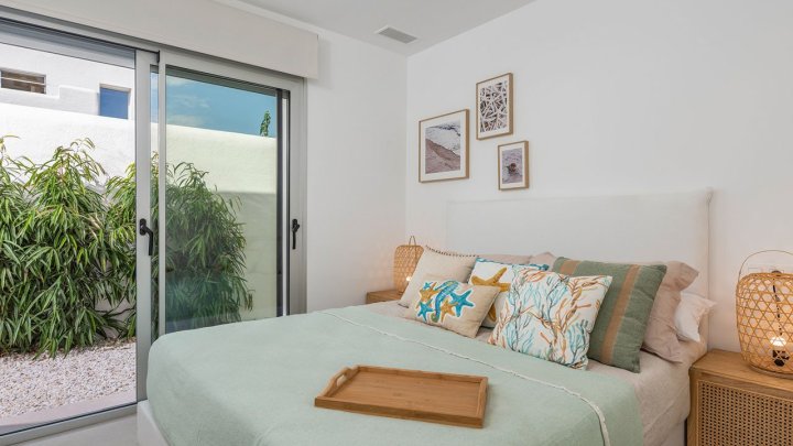 Eingeschossige Villen mit 3 Schlafzimmern, 2 Bädern, Vorinstallation Klimaanlage und Privatpool am Golfplatz von La Serena Golf
