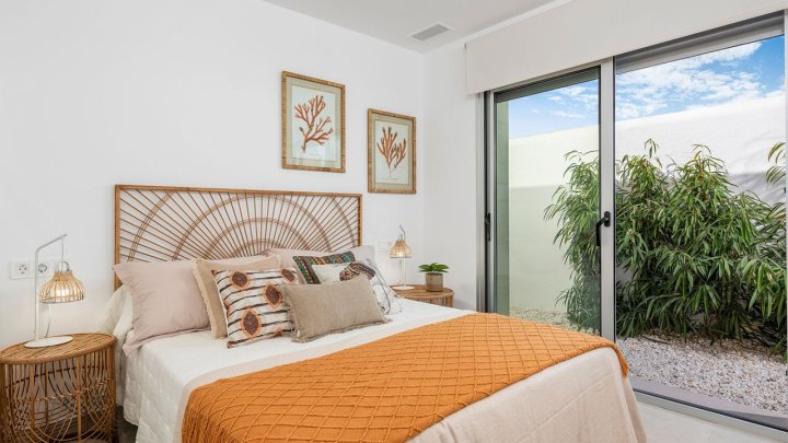 Eingeschossige Villen mit 3 Schlafzimmern, 2 Bädern, Vorinstallation Klimaanlage und Privatpool am Golfplatz von La Serena Golf