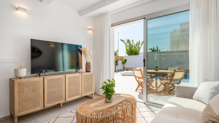 Zweigeschossige Villen mit 3 Schlafzimmern, 2 Bädern, Vorinstallation Klimaanlage und Privatpool am Golfplatz von La Serena Golf