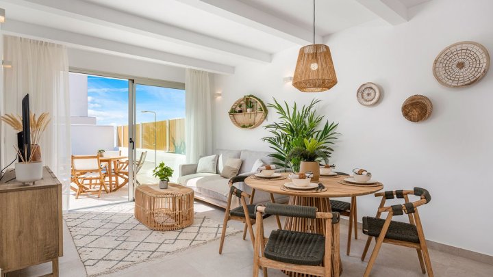 Zweigeschossige Villen mit 3 Schlafzimmern, 2 Bädern, Vorinstallation Klimaanlage und Privatpool am Golfplatz von La Serena Golf