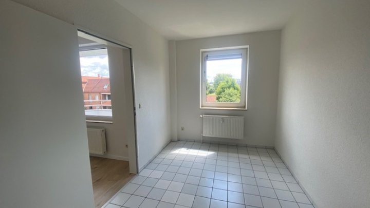 Frisch renovierte 3 Zi Wohnung + Balkon + Einbauküche !NUR WBS! OTTO STÖBEN GmbH