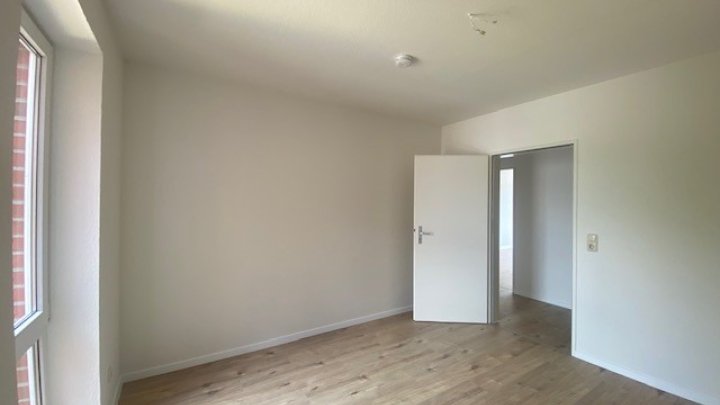 Frisch renovierte 3 Zi Wohnung + Balkon + Einbauküche !NUR WBS! OTTO STÖBEN GmbH