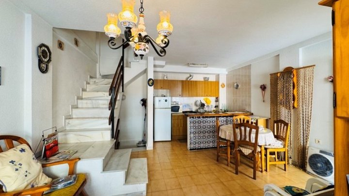 Doppelhaushälfte mit 3 Schlafzimmern, 2 Bädern und Dachterrasse nur 300 m vom Strand