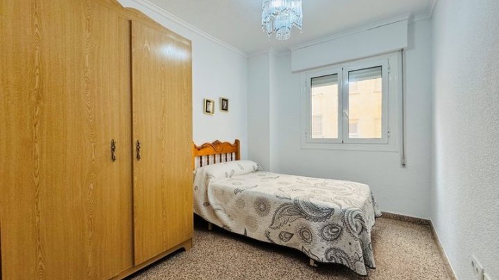 Großzügiges Appartement mit 3 Schlafzimmern, 1 Bad und seitlichem Meerblick nur 50 m vom Strand