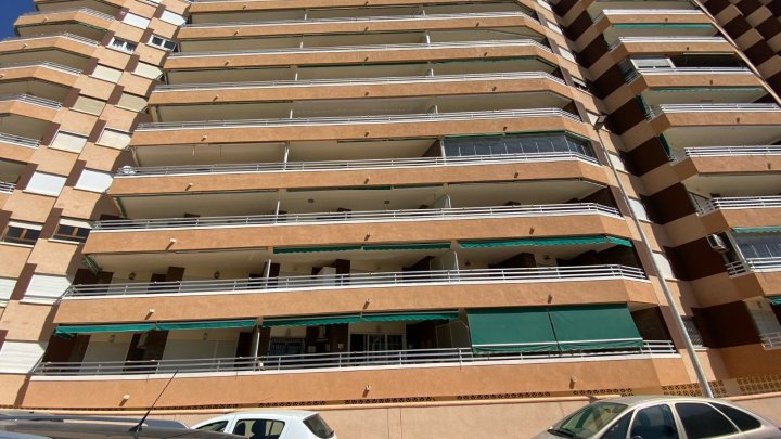Großzügiges Appartement mit 3 Schlafzimmern, 1 Bad und seitlichem Meerblick nur 50 m vom Strand