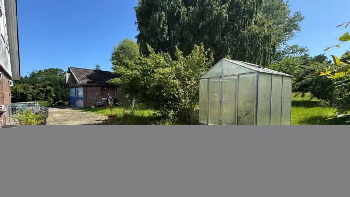 Großzügige Immobilie mit 294,3 m² Wohnfläche & traumhaftem Grundstück – ideal für 4 Parteien