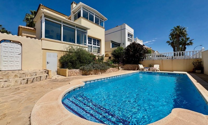 Mediterrane Villa mit 2 Schlafzimmern, 2 Bädern, Privatpool und fantastischem Ausblick