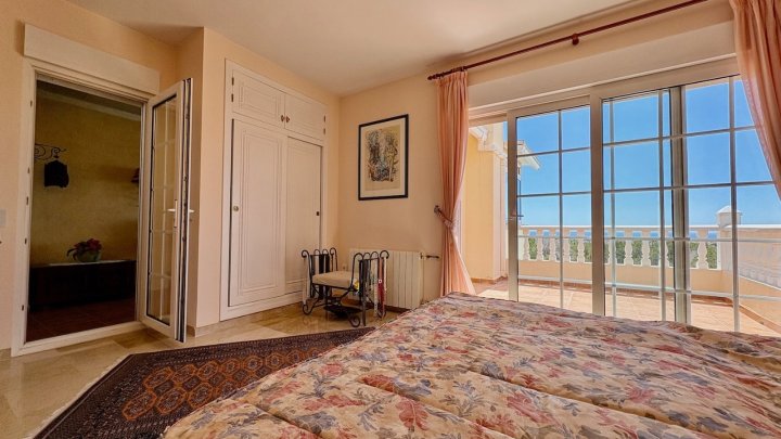 Mediterrane Villa mit 2 Schlafzimmern, 2 Bädern, Privatpool und fantastischem Ausblick