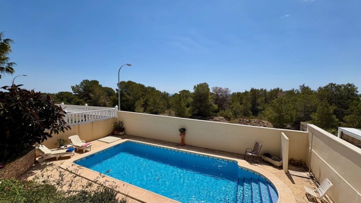 Mediterrane Villa mit 2 Schlafzimmern, 2 Bädern, Privatpool und fantastischem Ausblick
