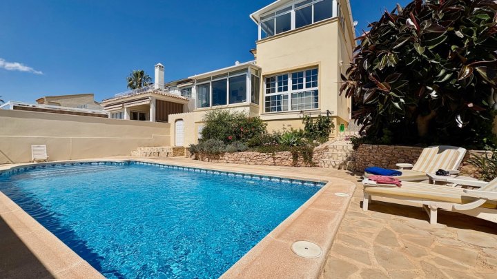 Mediterrane Villa mit 2 Schlafzimmern, 2 Bädern, Privatpool und fantastischem Ausblick