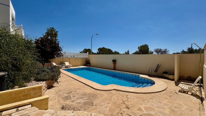 Mediterrane Villa mit 2 Schlafzimmern, 2 Bädern, Privatpool und fantastischem Ausblick