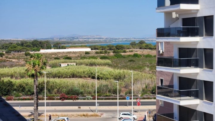 Appartement mit 1 Schlafzimmer, 1 Bad, Tiefgaragenstellplatz und Gemeinschaftspool nur 300 m vom Strand