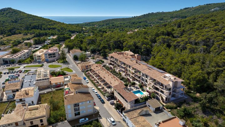 Appartements mit 2 Schlafzimmern, 2 Bädern, Klimaanlage, Gemeinschaftspool, Tiefgaragenstellplatz und Meerblick