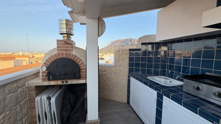 Renovierte Maisoette-Wohnung mit 50 m² Terrasse und Meer- und Burgblick im Zentrum von Dénia