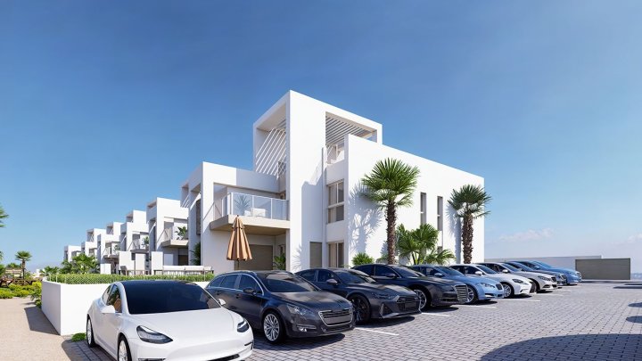 Erdgeschoss-Wohnungen mit 2 Schlafzimmern, 2 Bädern, Klimaanlage, Einbauküchen mit Elektrogeräten, Kfz-Stellplatz und Gemeinschaftspool