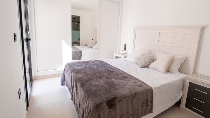 Exklusive Villen mit 3 Schlafzimmern, 2 Bädern, Dachterrasse, Klimaanlage, Privatpool und Kfz-Stellplatz