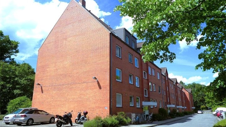 KIEL-SUCHSDORF: Unbefristet vermietete 2,5-Zimmer-ETW mit Dachterrasse + Stellplatz OTTO STÖBEN