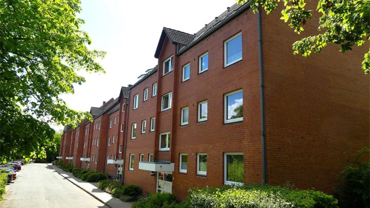 KIEL-SUCHSDORF: Unbefristet vermietete 2,5-Zimmer-ETW mit Dachterrasse + Stellplatz OTTO STÖBEN