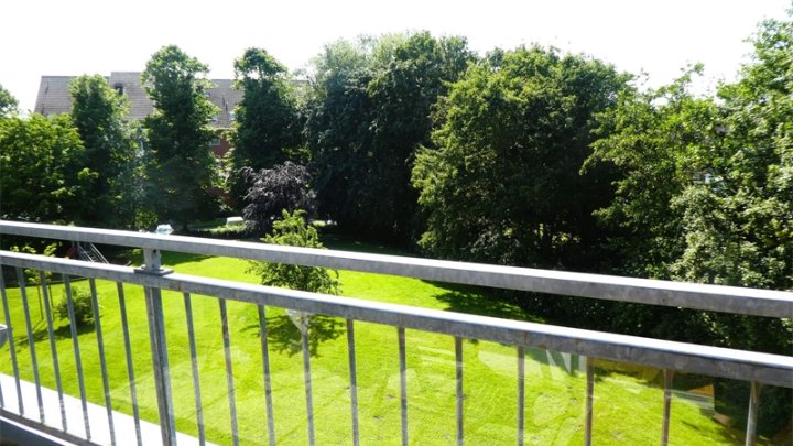 KIEL-SUCHSDORF: Unbefristet vermietete 2,5-Zimmer-ETW mit Dachterrasse + Stellplatz OTTO STÖBEN