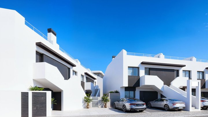 Obergeschoss-Wohnungen mit 3 Schlafzimmern, 2 Bädern, Dachterrasse, Kfz-Stellplatz und Gemeinschaftspool