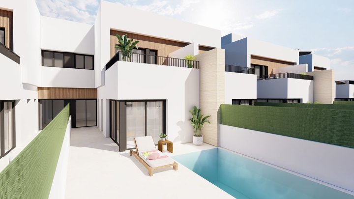 Reihenhaus-Villen mit 3 Schlafzimmern, 3 Bädern, Dachterrasse, Küchen mit Elektrogeräten, Privatpool und Kfz-Stellplatz nur 1,3 km vom Strand