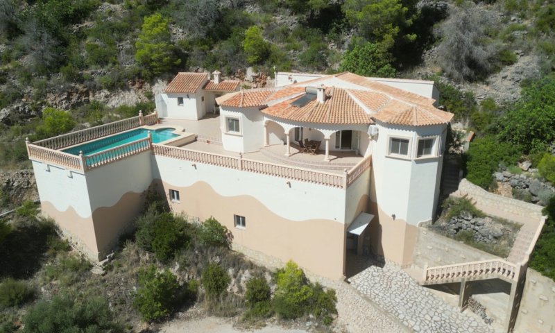 Villa mit 2 Schlafzimmern, 2 Bädern und Pool in ruhiger und naturnaher Lage am Monte Mostalla