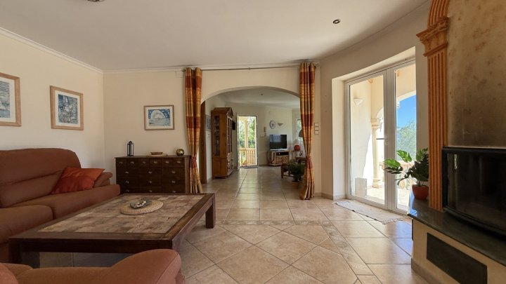 Villa mit 2 Schlafzimmern, 2 Bädern und Pool in ruhiger und naturnaher Lage am Monte Mostalla